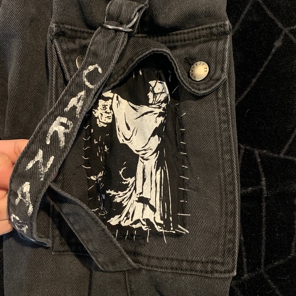 SOLD: Customized Cargo Pants - Picture 4 of 4